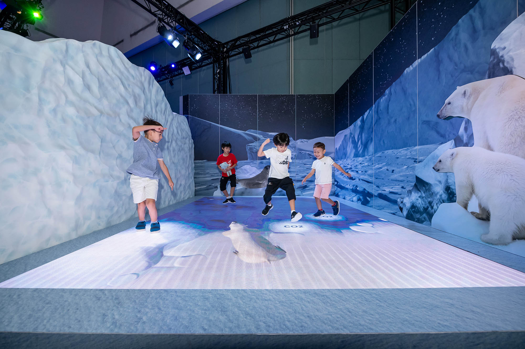 Living Worlds: An Animal Planet Experience